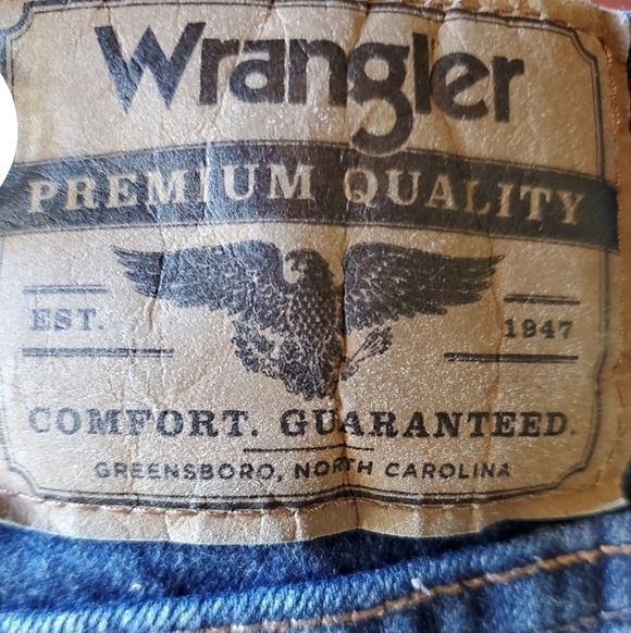 Wrangler Other - Wrangler relaxed fit slightly distressed jeans sz 38 X 32